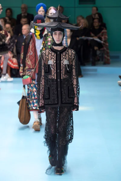Look 29